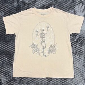Mitchell & Ness Cream Short Sleeve Tee with Vintage Skeleton Design
